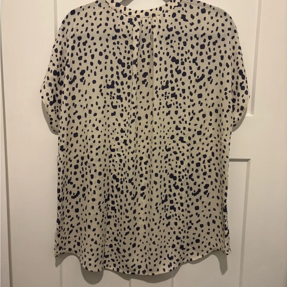 CAbi Meow Top 4343 Size Medium Cream and Purple Patterned Blouse - Picture 5 of 6
